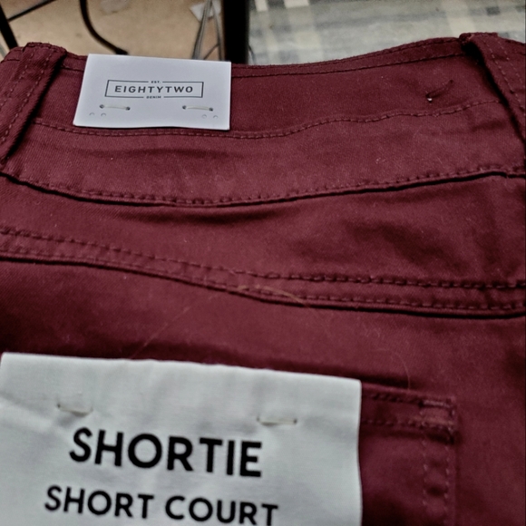 Ardene's High Rise Shorts, Dark Red Colour, Size 9 ( M ) - Picture 8 of 12